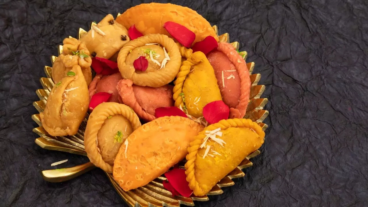 Diwali celebrations are marked by a delightful assortment of sweets and snacks that are both rich in flavor and deeply rooted in tradition, Shankarpali, a crispy and mildly sweet biscuit, is a Diwali staple that is easy to make and loved by all age groups, made from flour, sugar, and ghee, Shankarpali is deep-fried to a golden brown, creating a crunchy snack that is both satisfying and addictive, Karanji, another festive favorite, is a half-moon-shaped pastry filled with sweetened coconut and flavored with cardamom, the flaky pastry and sweet, nutty filling make Karanji a treat that is hard to resist, Anarsa, a sweet made from soaked rice flour and jaggery, is unique to Maharashtra’s Diwali celebrations, shaped like small discs and often topped with sesame seeds, Anarsa has a distinctive taste and texture that make it a cherished part of the Diwali spread 