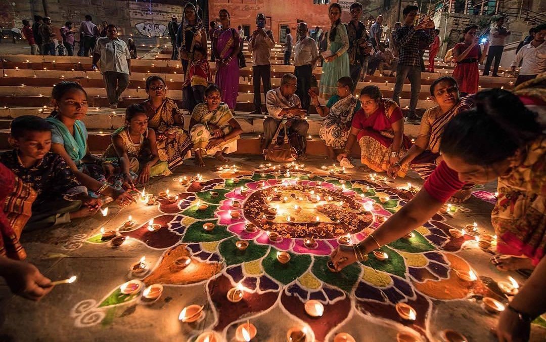 Dev Diwali, known as the “Diwali of the Gods,” is a unique festival celebrated in Varanasi, where, according to Hindu mythology, gods and goddesses descend to Earth to bathe in the sacred waters of the Ganges, This spiritual event bridges the divine and human realms, with devotees taking holy dips, meditating, and chanting prayers to cleanse their sins and seek blessings, The festival offers a glimpse into ancient beliefs, as locals and sadhus perform rituals that preserve centuries-old traditions, For travelers, Dev Diwali provides an opportunity to experience the profound spiritual energy of Varanasi, participating in ceremonies and witnessing the unwavering faith of the community, It’s a celebration that seamlessly connects India’s mythological past with its vibrant present, creating an unforgettable journey into its cultural and spiritual heritage, 